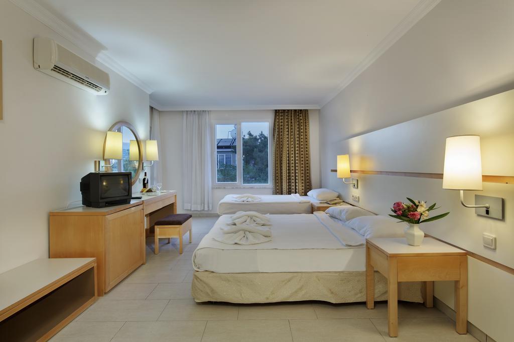 Larissa Holiday Beach Club Hotel Konakli Room photo